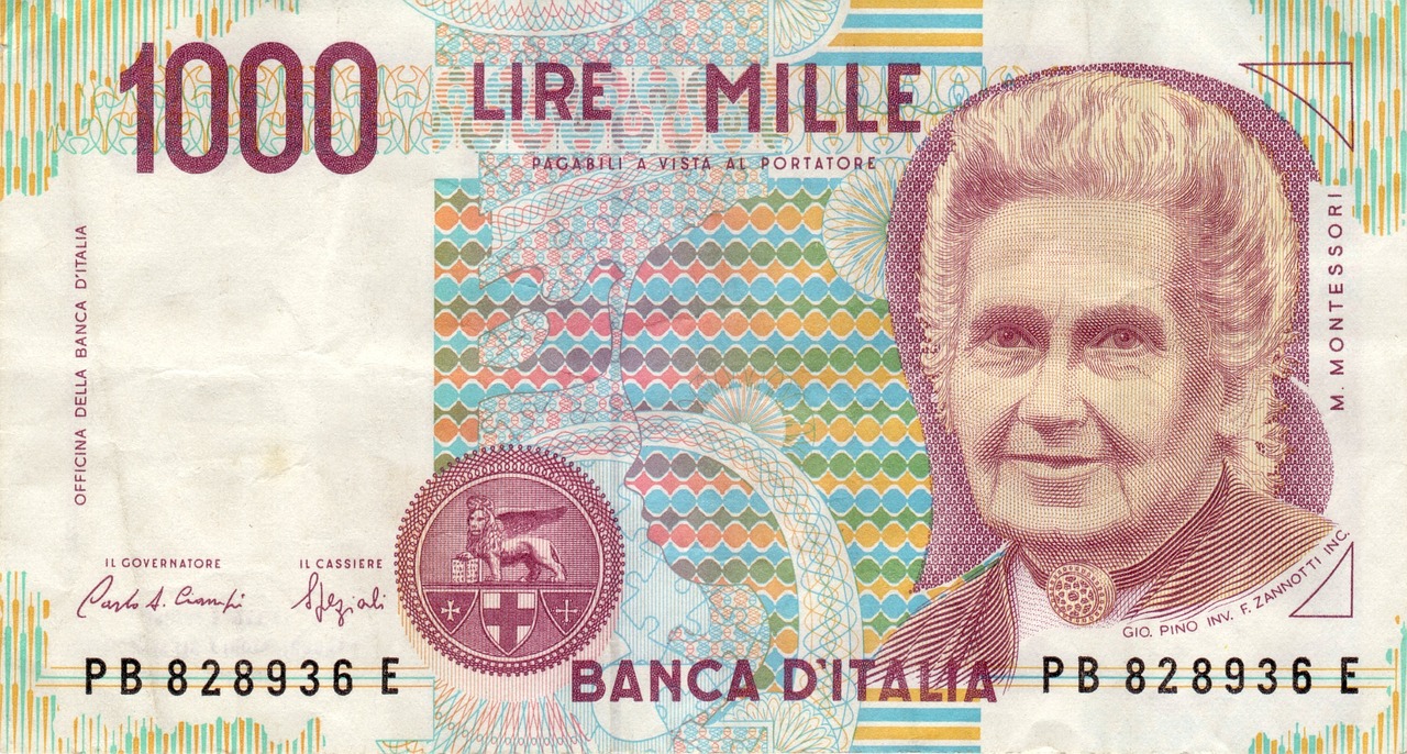 Collezione di Lire rare in esposizione, evidenziando pezzi preziosi e ambiti dai collezionisti.