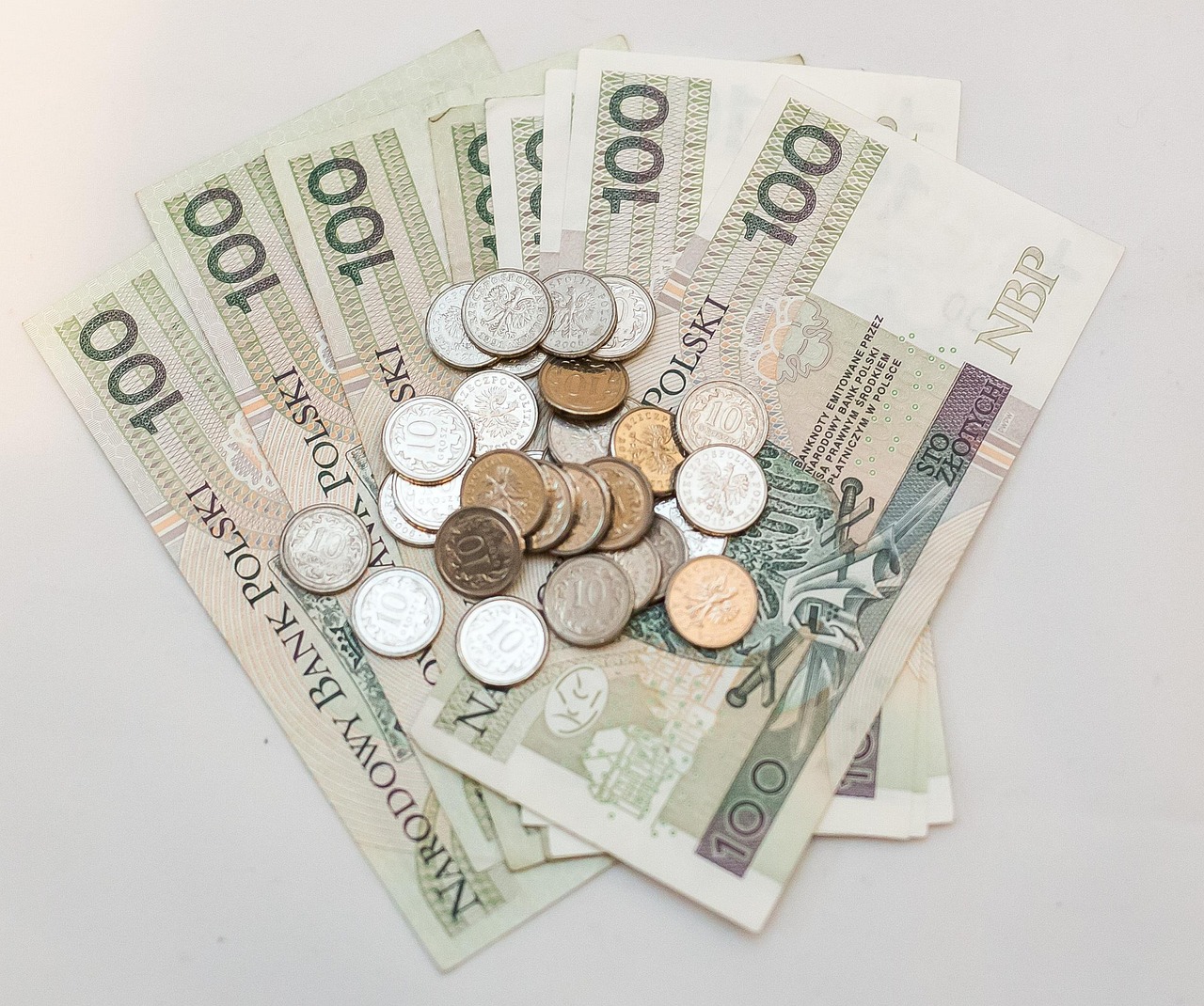 Grafico che mostra l'aumento previsto delle pensioni nel 2025 con dati statistici.